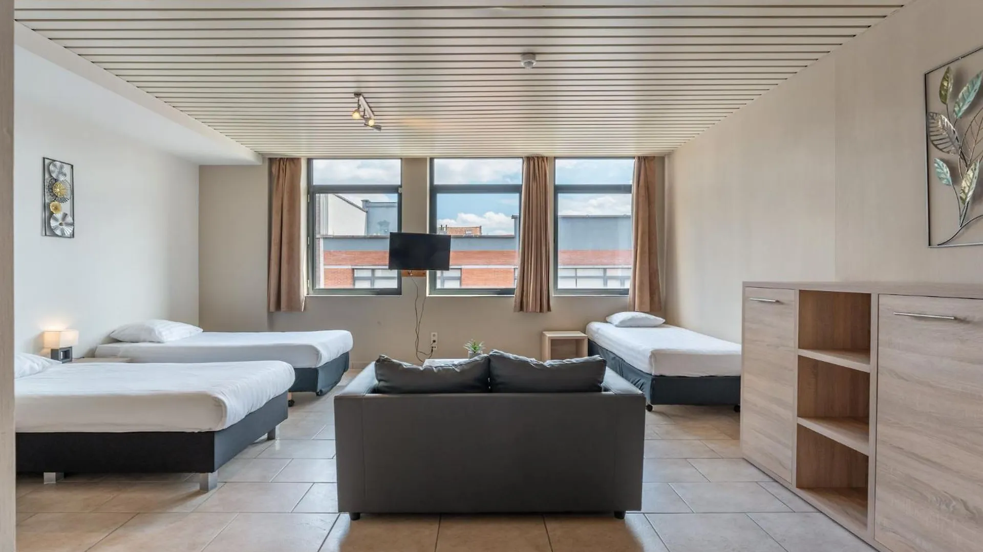 Room In Studio - Studio Triple Near Noord Station contacts