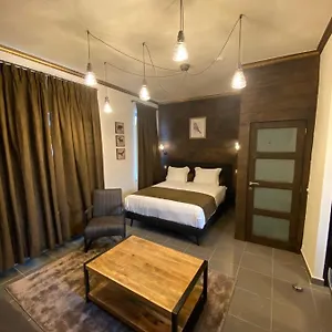  Apartament J And R