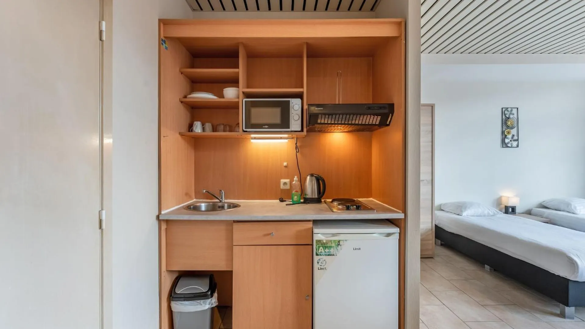 Room In Studio - Studio Triple Near Noord Station Bruksela 0*,  Belgia
